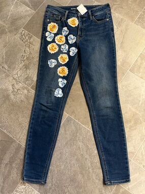 Old Navy High waisted size 6 Floral Embroidered Blue Jeans rockstar super skinny